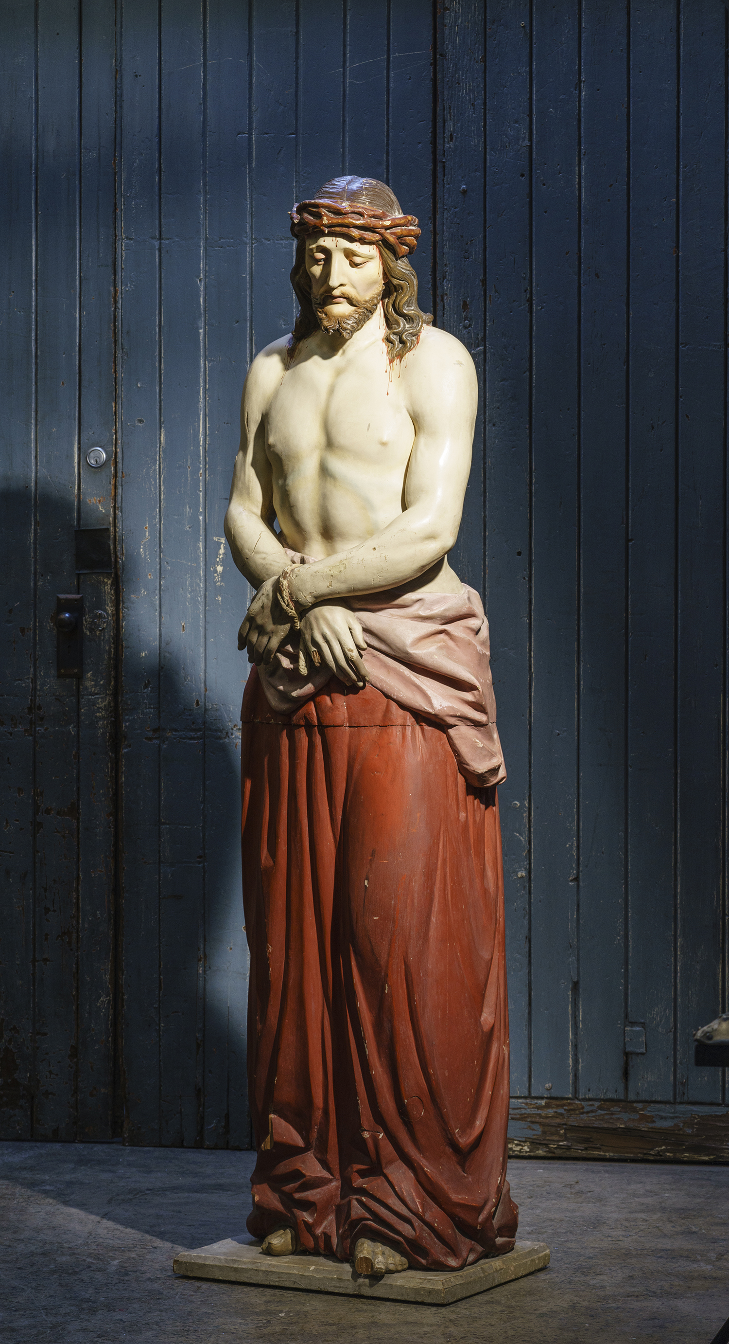 Appraisal: AN EXTRAORDINARY th CENTURY LIFE SIZE FIGURE OF JESUS Carved