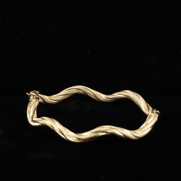 Appraisal: Yellow gold k hollow bracelet wave twist design dwt inner