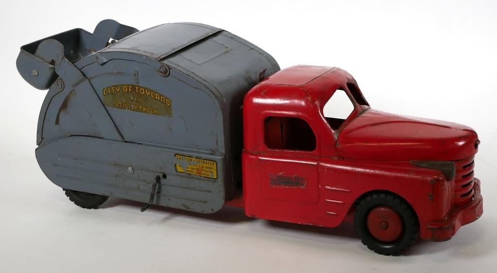 Appraisal: VINTAGE PRESSED STEEL STRUCTO UTILITY TOY TRUCKCity of Toyland No