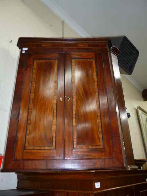 Appraisal: A GEORGIAN MAHOGANY HANGING CORNER CUPBOARD with twin panelled doors