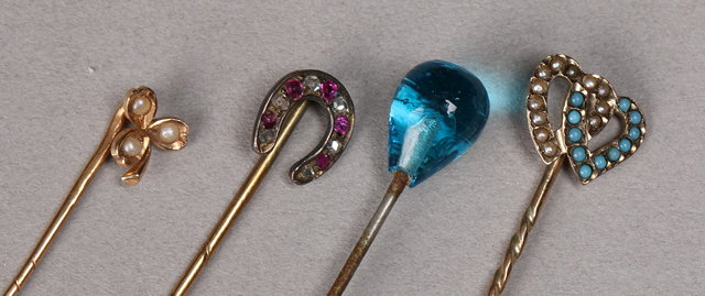 Appraisal: A RUBY AND DIAMOND SET HORSESHOE STICK PIN a pearl