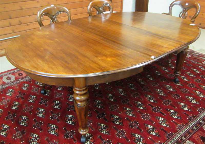 Appraisal: VICTORIAN OVAL MAHOGANY DINING TABLE WITH TWO LEAVES English th