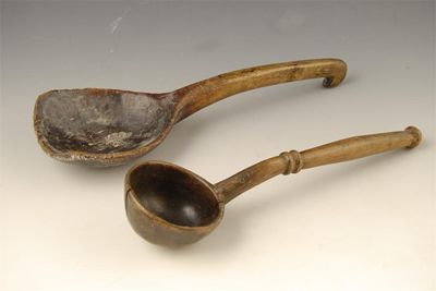 Appraisal: A th century treen long handled scoop with hooked end