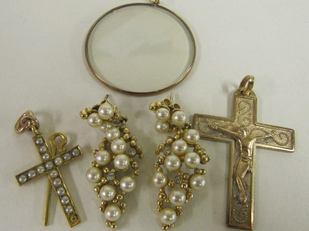 Appraisal: Lot comprising hologram pendant silver gilt and pearl drop earrings