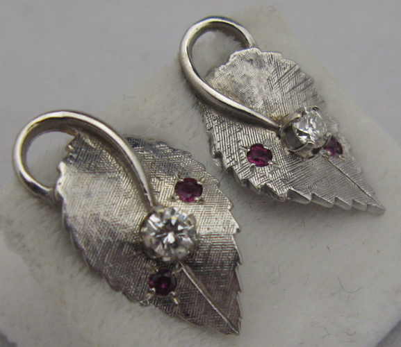 Appraisal: PAIR OF PINK SAPPHIRE AND KARAT GOLD EARRINGS each set