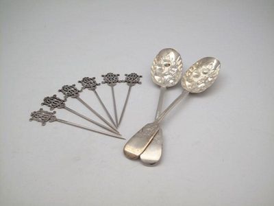 Appraisal: A set of six Victorian silver poultry skewers by John