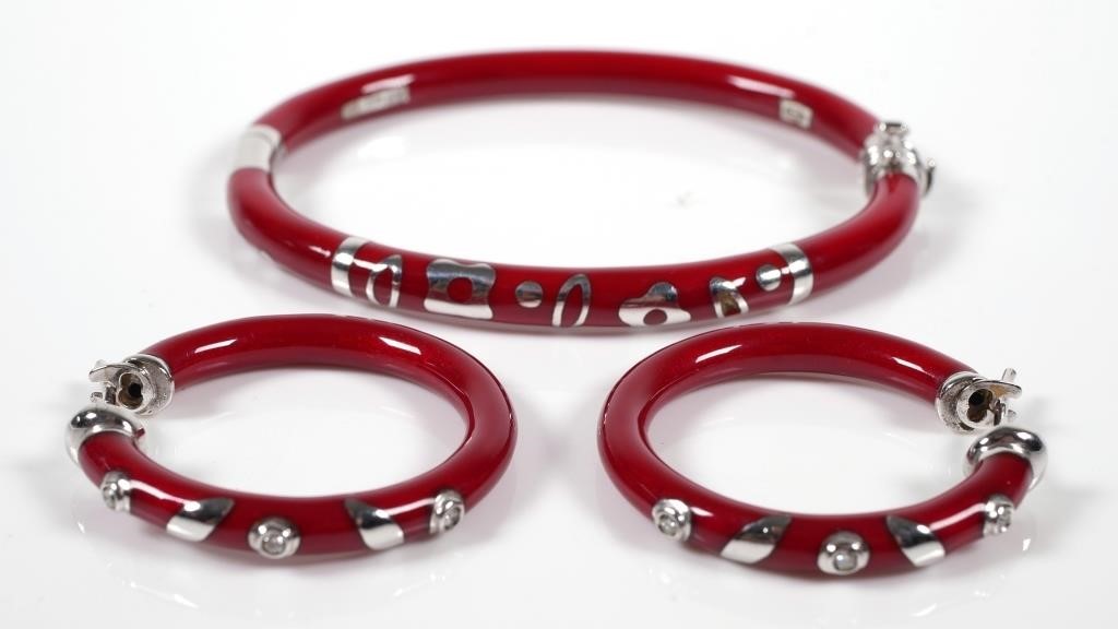 Appraisal: Italian designer La Nouvelle Bague red enamel bangle bracelet in