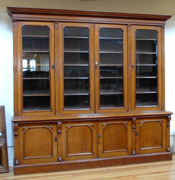 Appraisal: A SUBSTANTIAL VICTORIAN OAK BOOKCASE Having an ogee cornice above