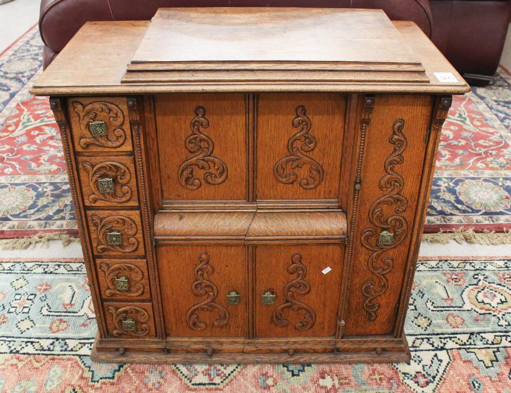 Appraisal: EARLY AMERICAN SINGER SEWING MACHINE IN OAK CABINET H x