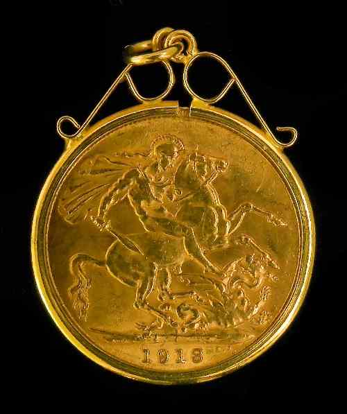 Appraisal: A George V Sovereign fair fine in ct gold pendant