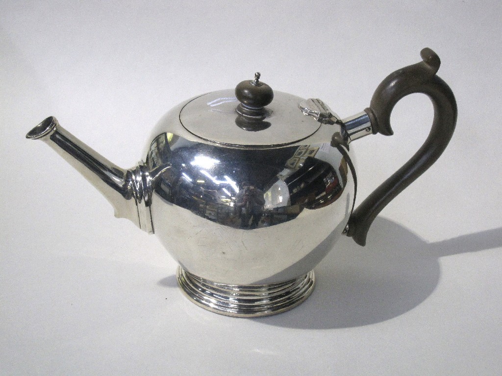 Appraisal: Silver bullet shaped teapot London