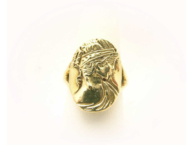 Appraisal: K yellow gold portrait ring depicting Grecian woman