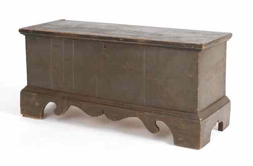 Appraisal: Diminutive hard pine blanket chest ca retaining its original olive