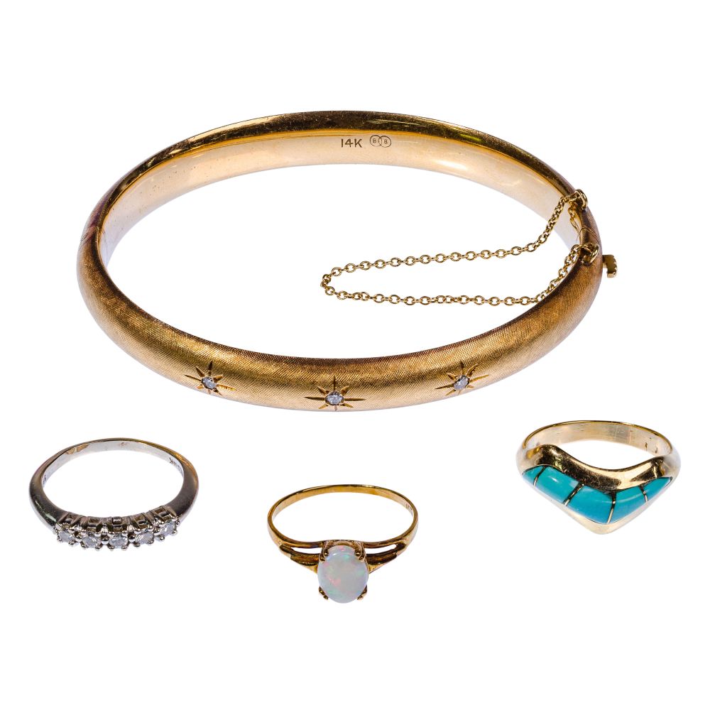 Appraisal: K GOLD JEWELRY ASSORTMENT items including a band having -round