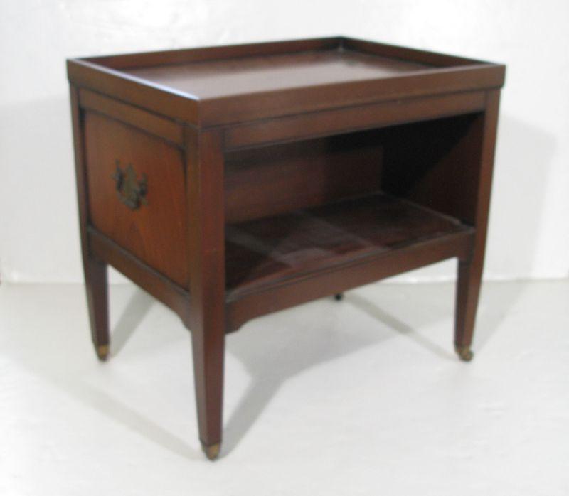 Appraisal: Mahogany Side Stand ca with a tray top over a