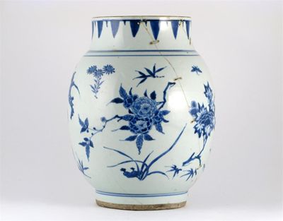 Appraisal: A Chinese blue and white vase painted with lotus peony