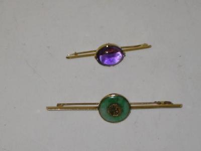 Appraisal: A CHINESE CT GOLD BAR BROOCH set with a jade