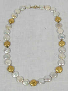 Appraisal: A fresh water pearl and carat gold necklace made up