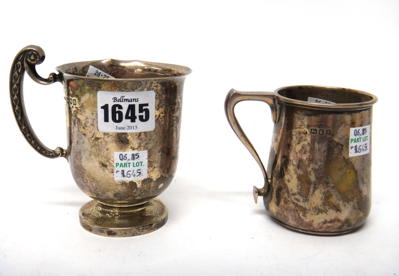 Appraisal: A silver christening mug of inverted bell shaped form on