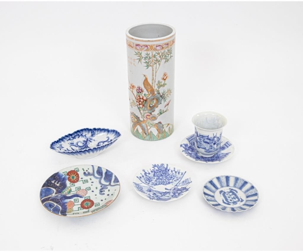 Appraisal: Japanese porcelain tableware to include a large canister form vase