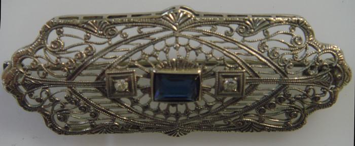 Appraisal: K wg Filigree Brooch Bar pin with center rectangular cut