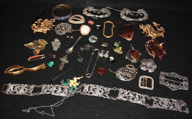 Appraisal: A COLLECTION OF MISCELLANEOUS JEWELLERY etc including buckles chains brooches