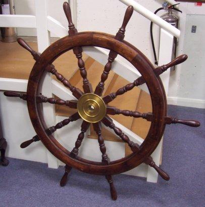 Appraisal: A ship's wheel in hardwood and brass with ten spokes