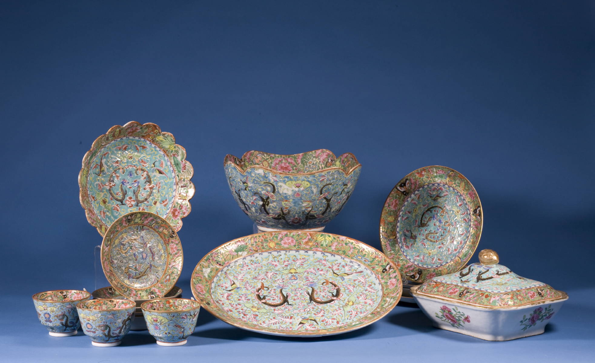 Appraisal: CHINESE EXPORT PORCELAIN FAMILLE ROSE TABLEWARES WITH TURQOISE GROUND INCLUDING