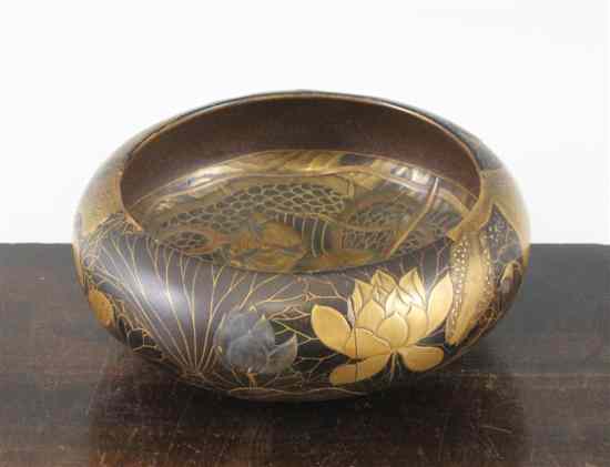 Appraisal: A Japanese lacquer bowl th century in the form of