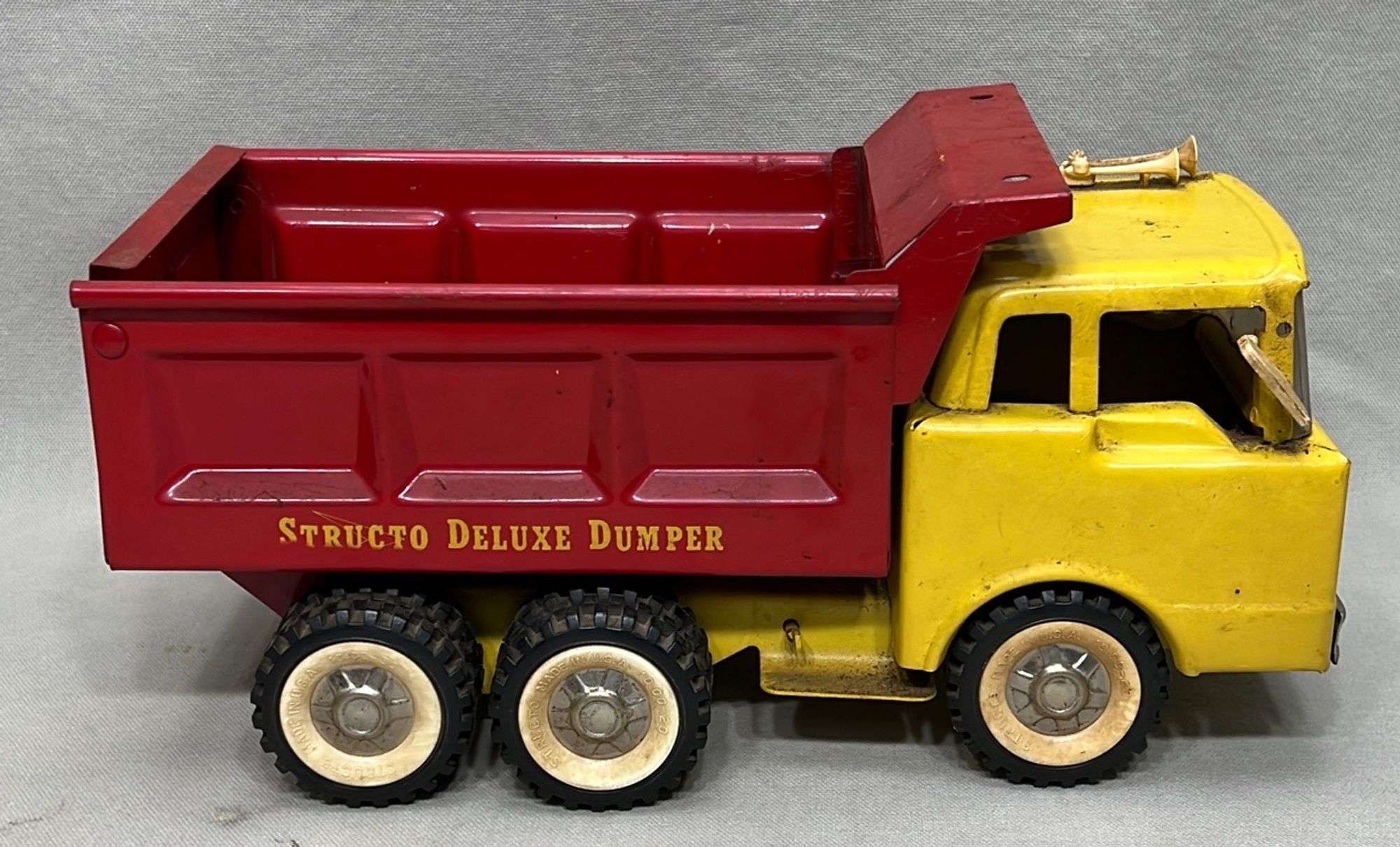 Appraisal: Structo Deluxe Dumper pressed steel truck toymid th century appx