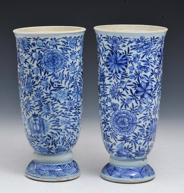 Appraisal: A PAIR OF CHINESE BLUE AND WHITE EXPORT TYPE BEAKER