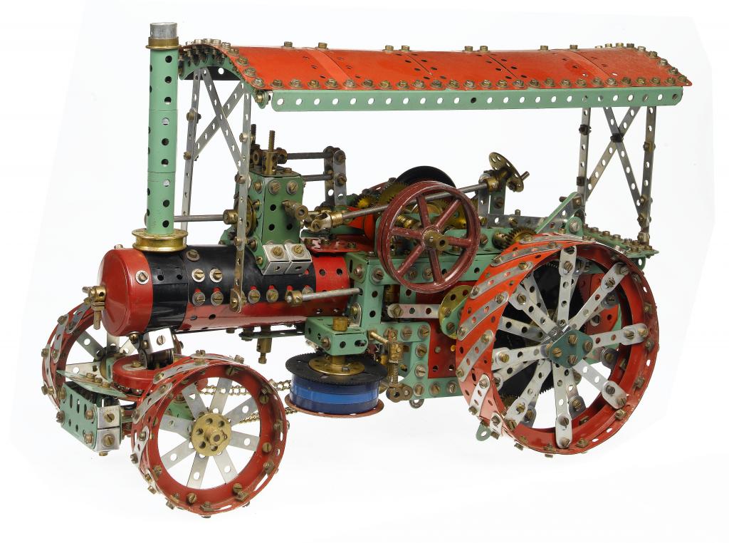 Appraisal: A MECCANO MODEL TRACTION ENGINE red and green