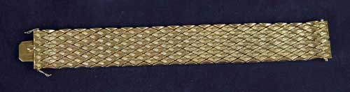 Appraisal: K YELLOW GOLD MESH BRACELET Signed on clasp OFO Mesh