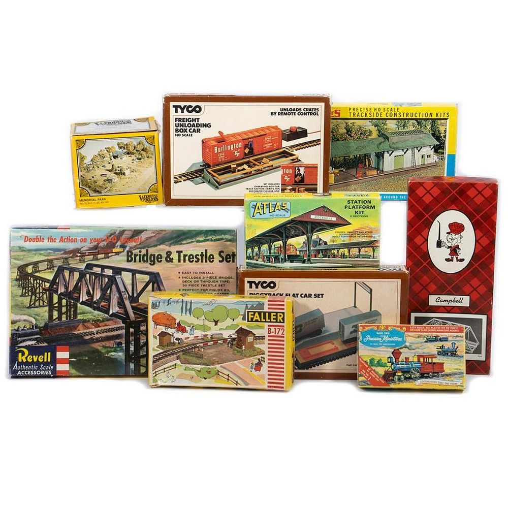 Appraisal: HO Scale Building Kits Faller B- Crossing Gates Ayres Scale