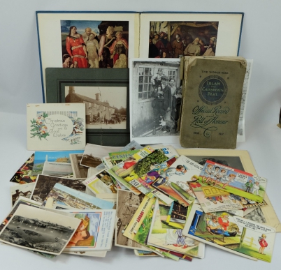 Appraisal: A collection of various old postcards including black and white