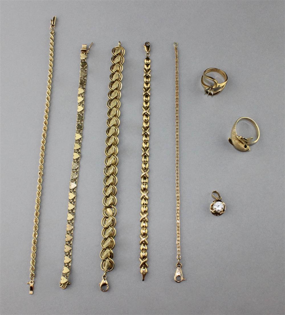 Appraisal: A COLLECTION OF ASSORTED K GOLD BRACELETS AND RINGS the