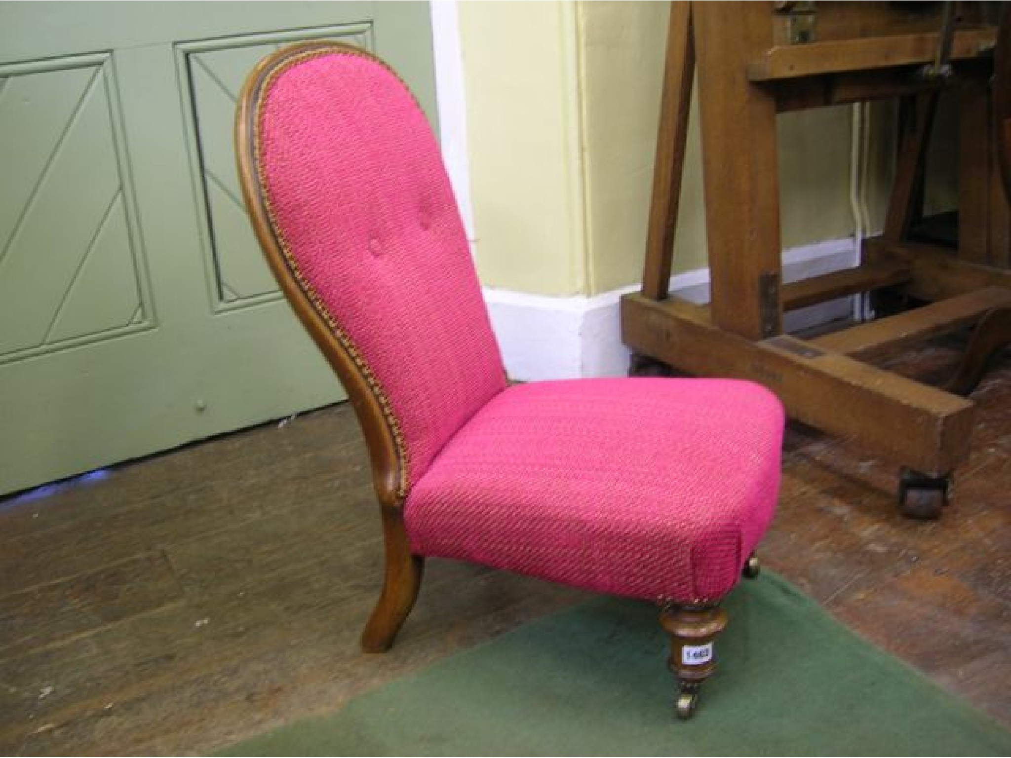 Appraisal: A small Victorian and walnut drawing room chair with spoon