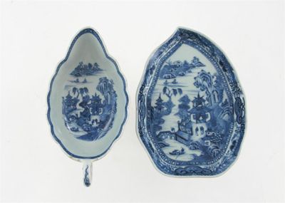 Appraisal: A Chinese blue and white leaf-shaped dish and a Chinese