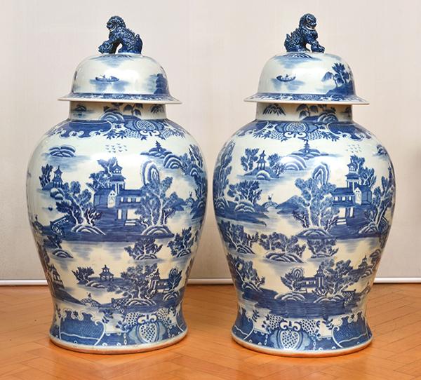 Appraisal: A SUBSTANTIAL PAIR OF CHINESE BLUE AND WHITE PORCELAIN LIDDED