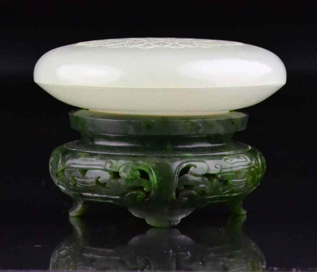 Appraisal: Chinese Qing Carved White Jade Box On Spinach JadeThe top