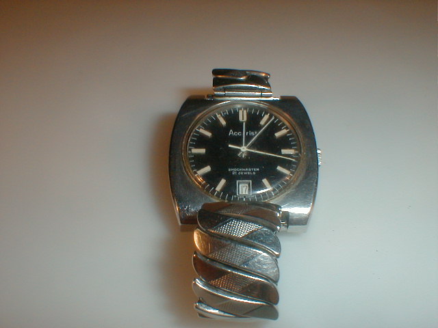 Appraisal: An Accurist 's gents stainless steel wristwatch