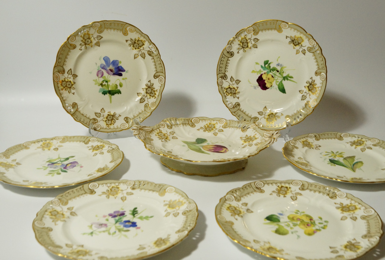 Appraisal: An early thC porcelain part dessert service comprising shaped serving