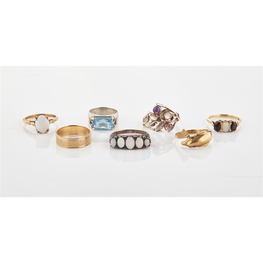 Appraisal: A collection of gem set rings to include a silver