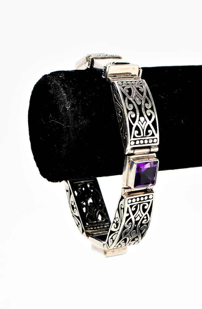 Appraisal: Silver Pierced Links Amethyst Bracelet Silver pierced oblong links and