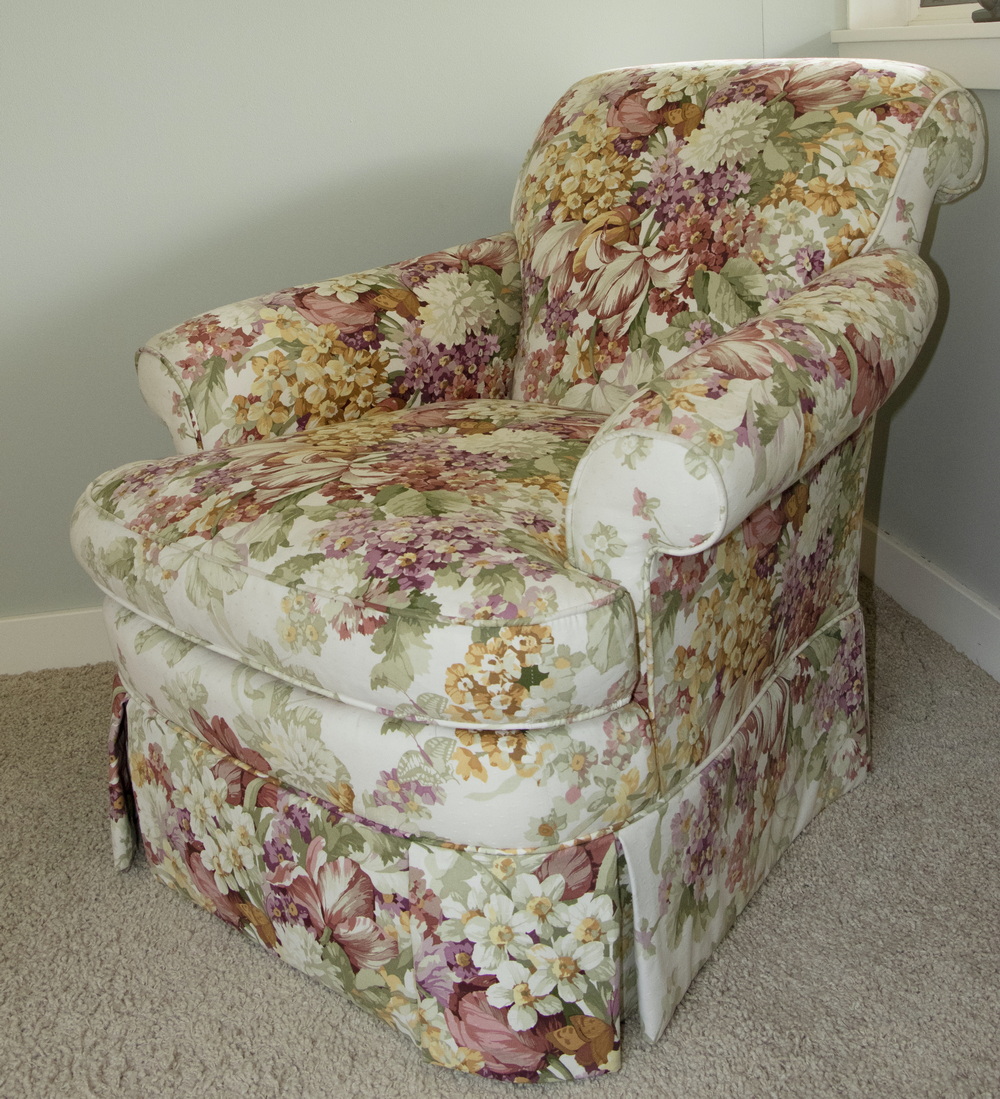 Appraisal: FLORAL UPHOLSTERED ARMCHAIR Arm chair manufactured by Century Furniture and