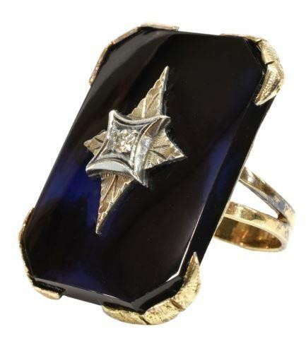 Appraisal: Estate kt yellow gold tested ring mottled blue-black hardstone plaque