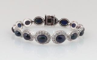 Appraisal: K White Gold Link Bracelet each of the oval links