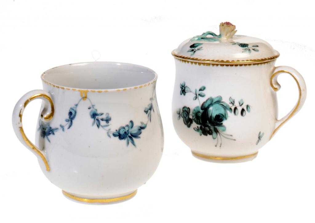 Appraisal: A DERBY CUSTARD CUP AND COVER AND A SIMILAR DERBY