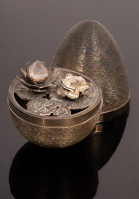 Appraisal: Stuart Devlin - a silver and silver gilt surprise egg