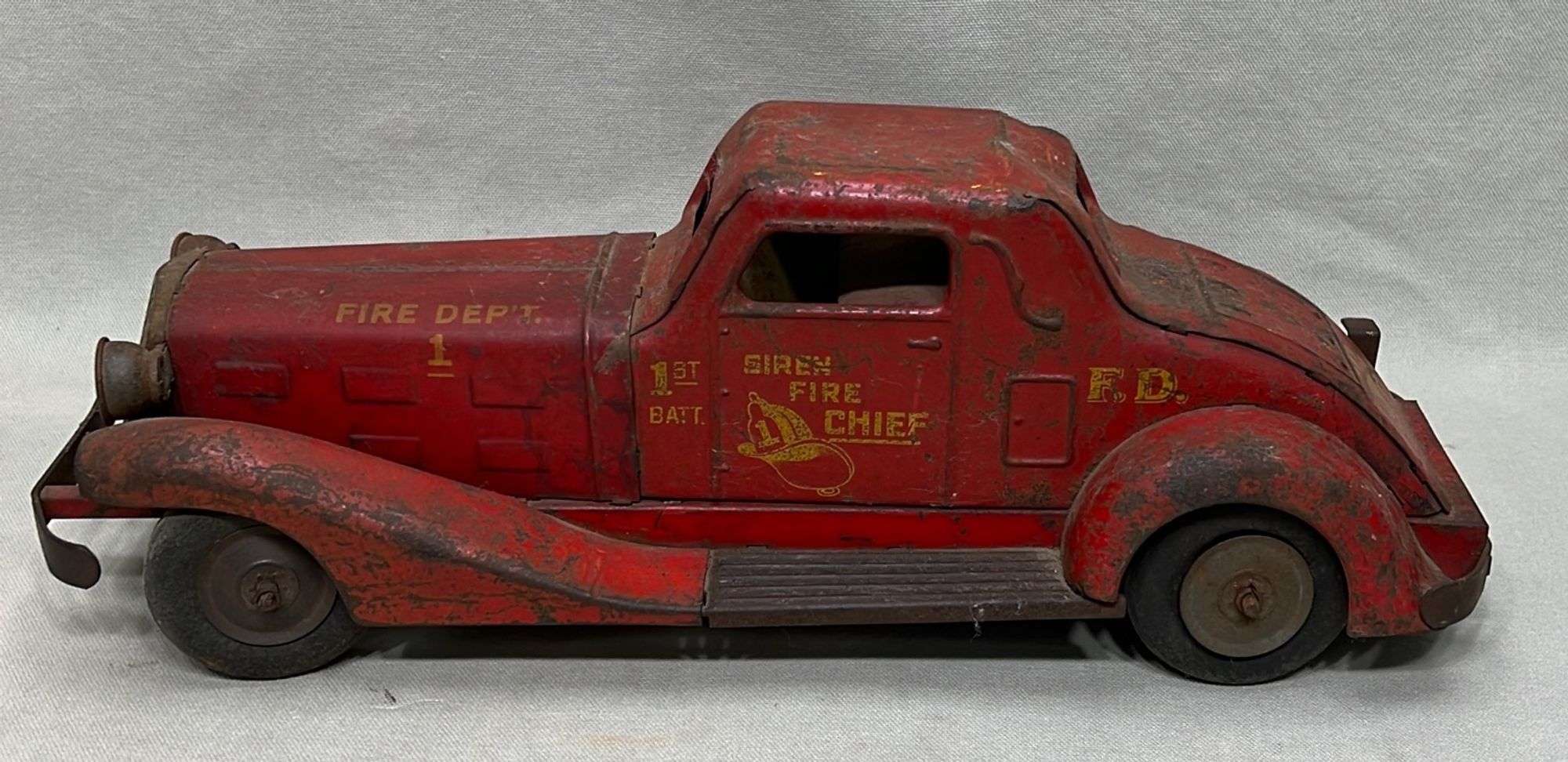 Appraisal: Louis Marx Siren Fire Chief pressed steel car toyearly th